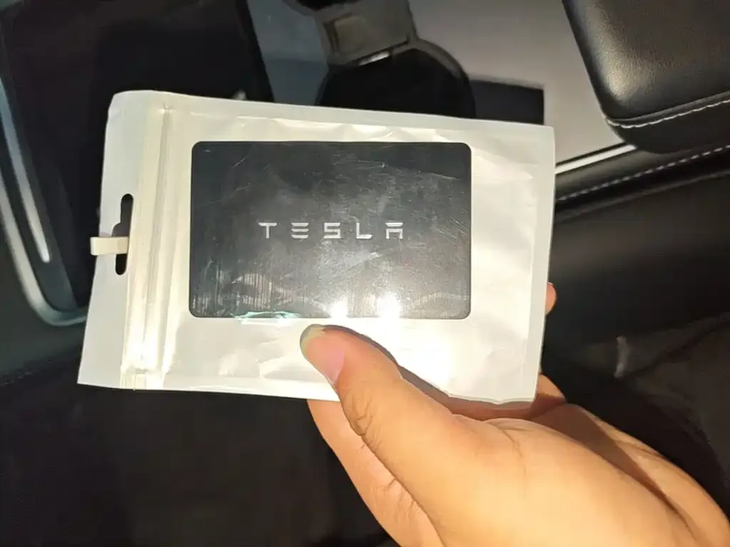 Tesla Model 3 — фото 4