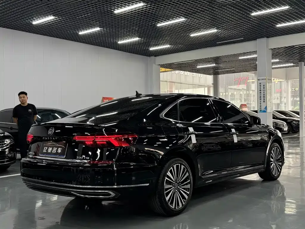 Volkswagen Passat — фото 6