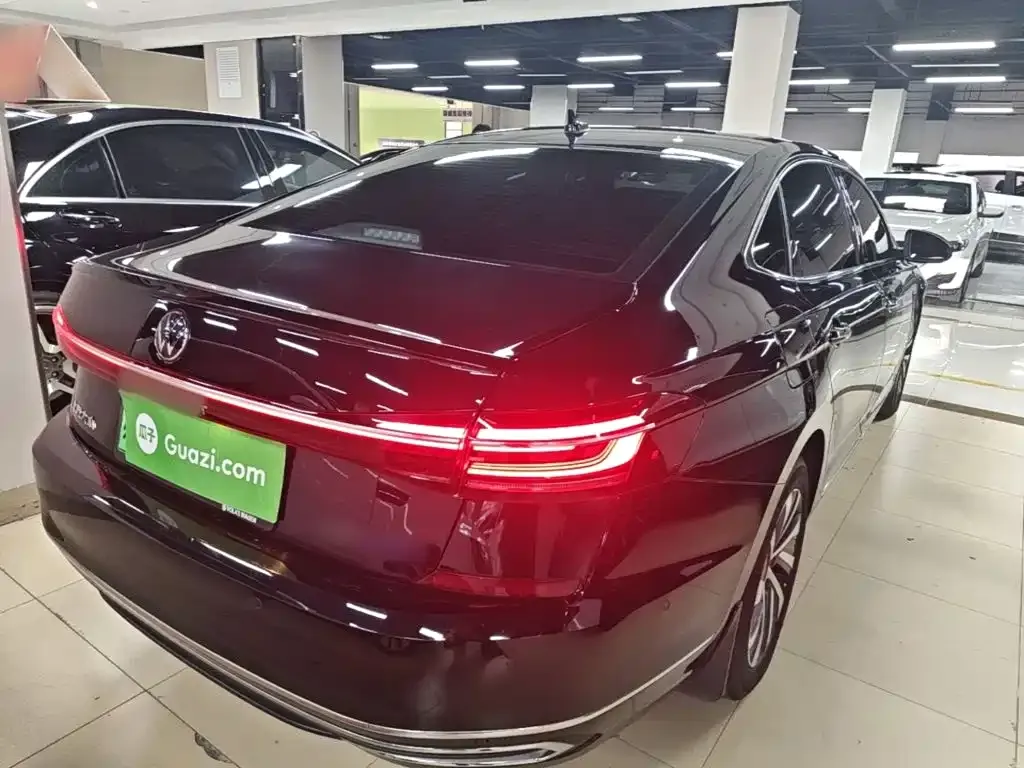 Volkswagen Passat PHEV — фото 9