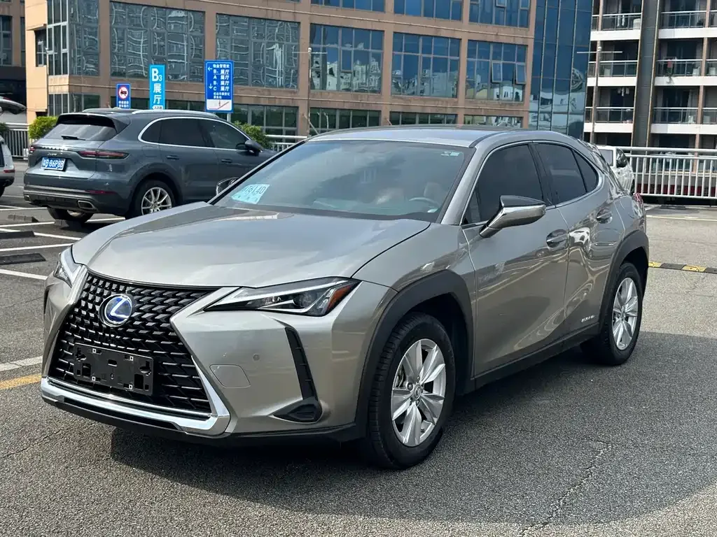 Lexus UX — фото 1