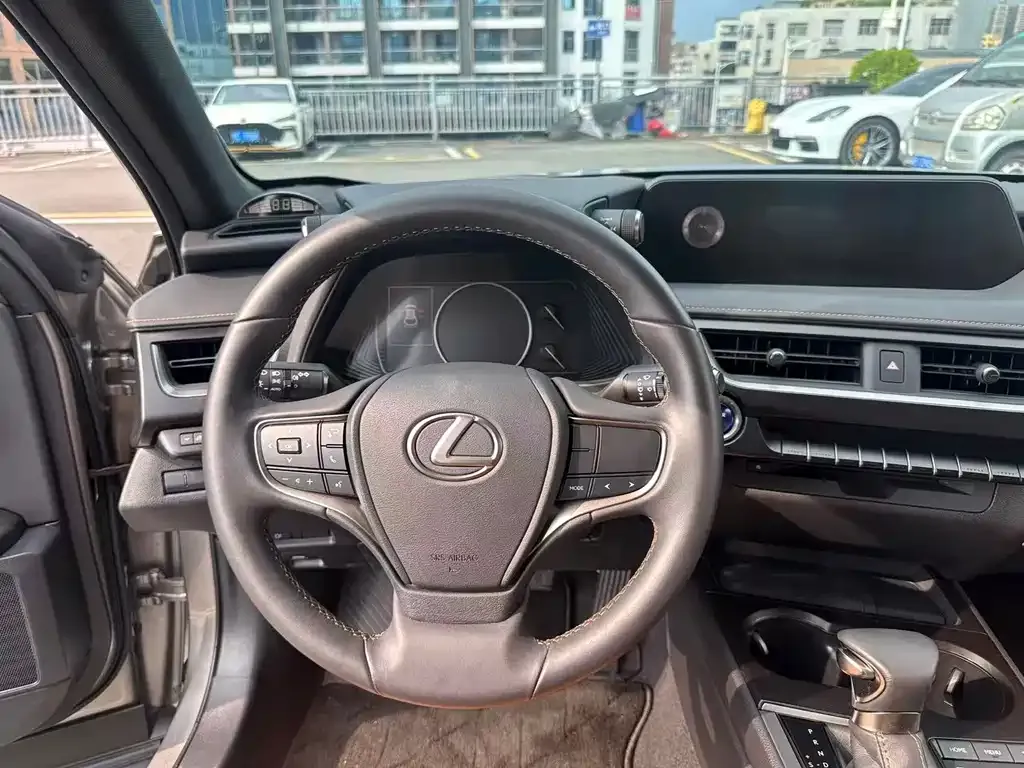 Lexus UX — фото 8