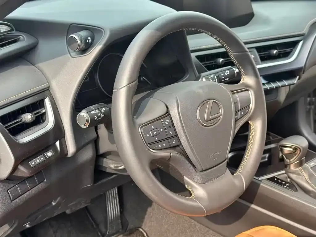 Lexus UX — фото 5
