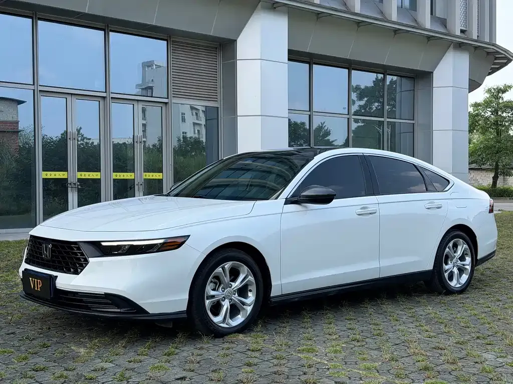 Honda Accord — фото 1