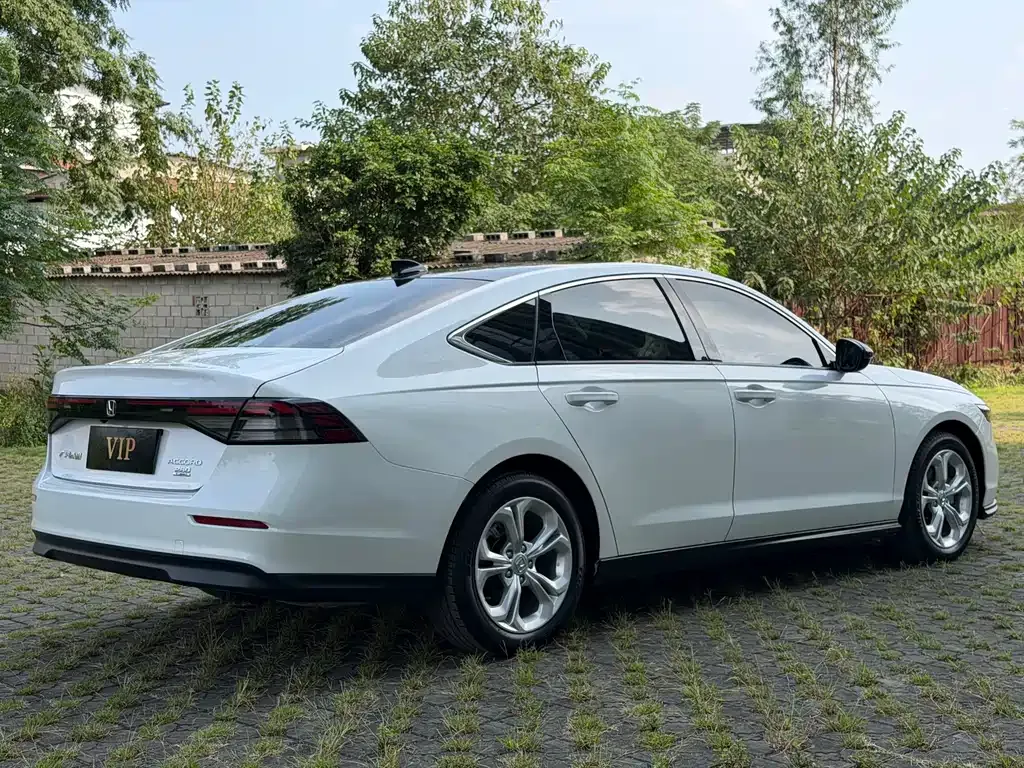 Honda Accord — фото 10