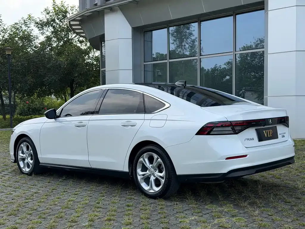 Honda Accord — фото 7
