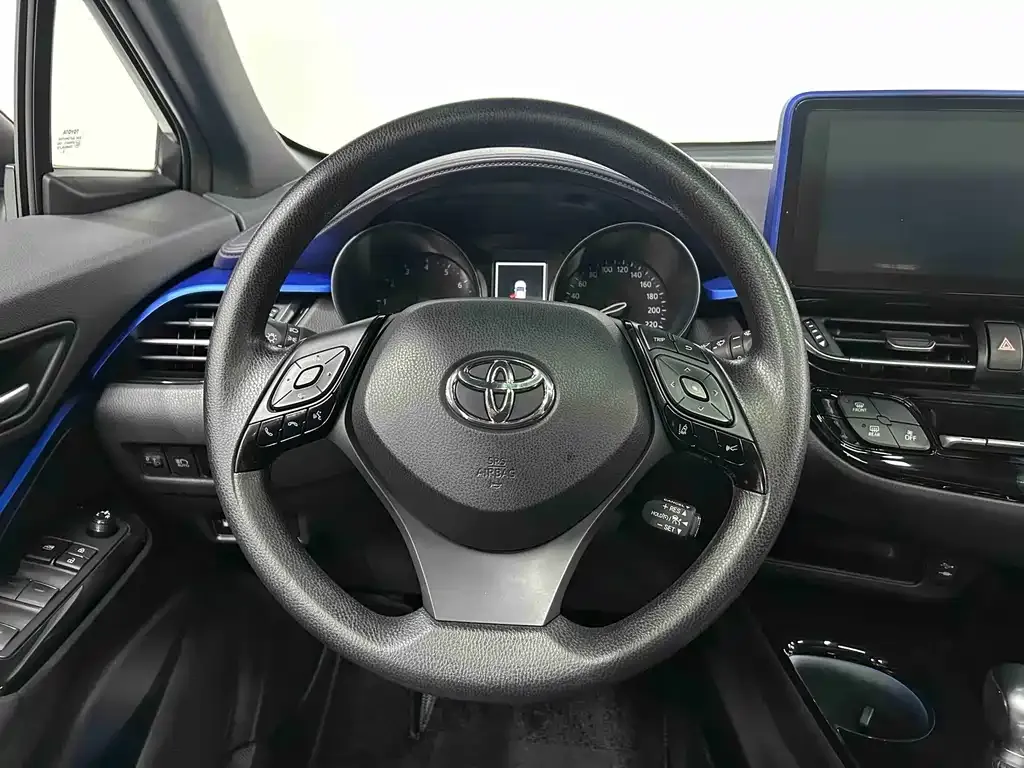 Toyota C-HR — фото 10