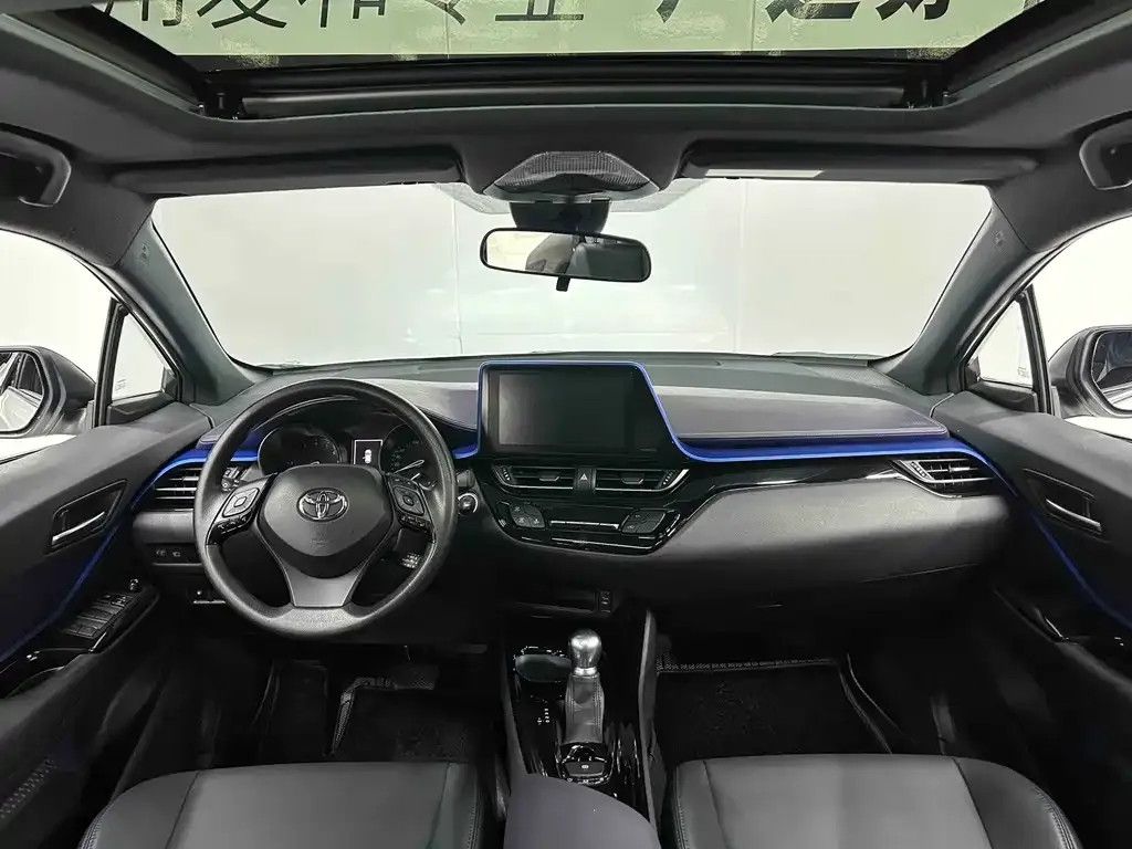 Toyota C-HR — фото 8