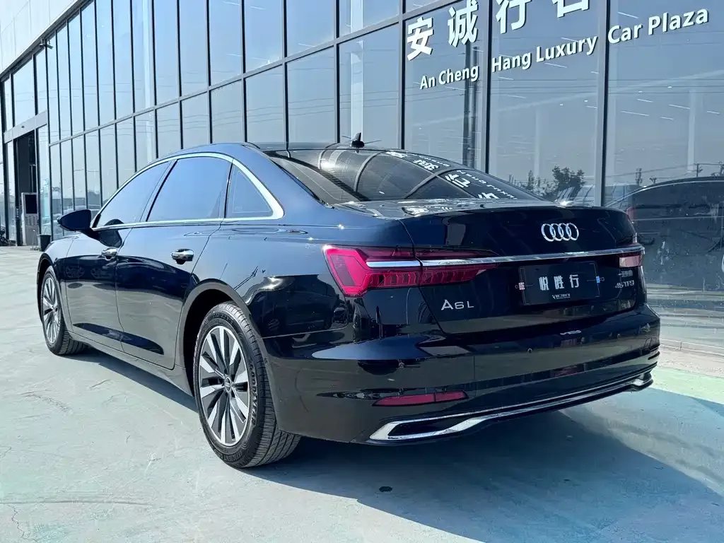 Audi A6L — фото 8
