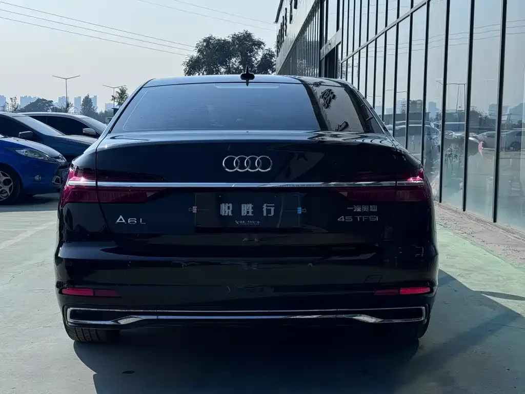 Audi A6L — фото 10