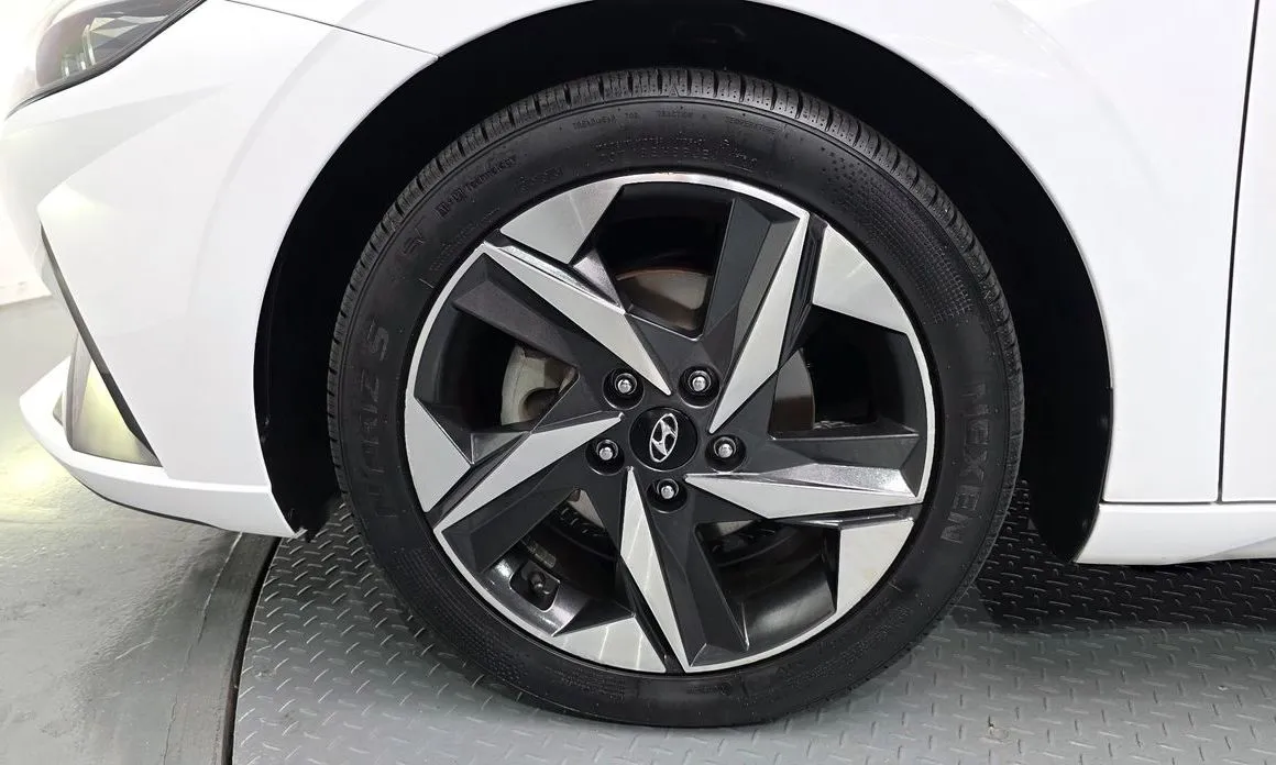 Hyundai AVANTE — фото 4