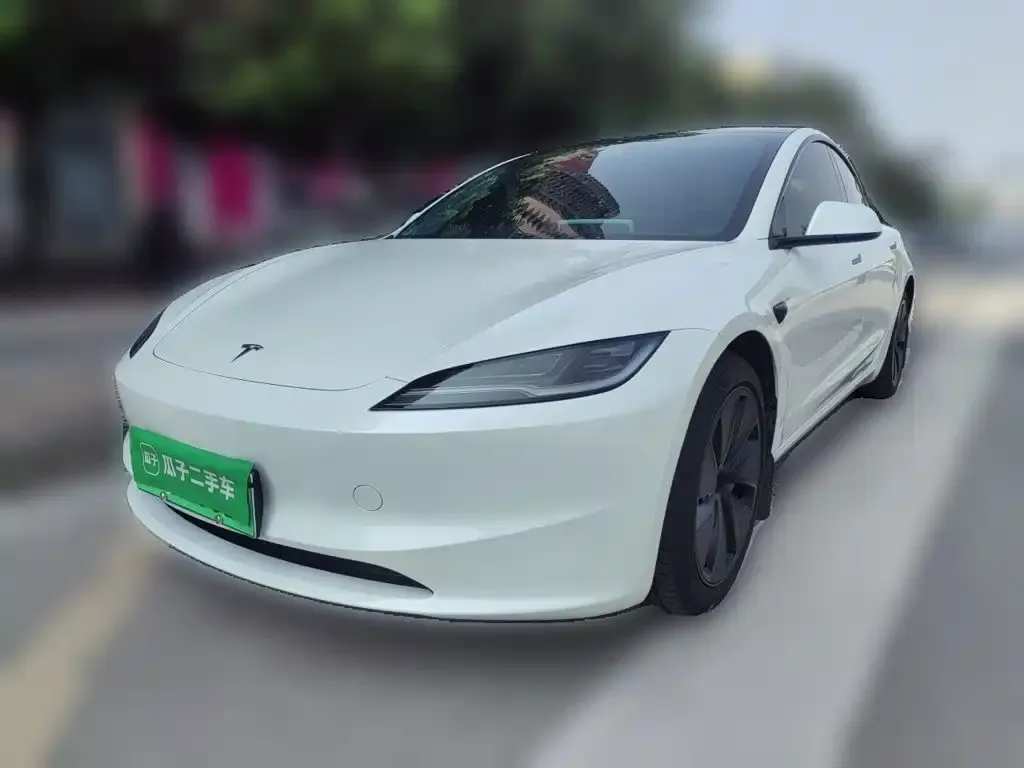 Tesla Model 3 — фото 1