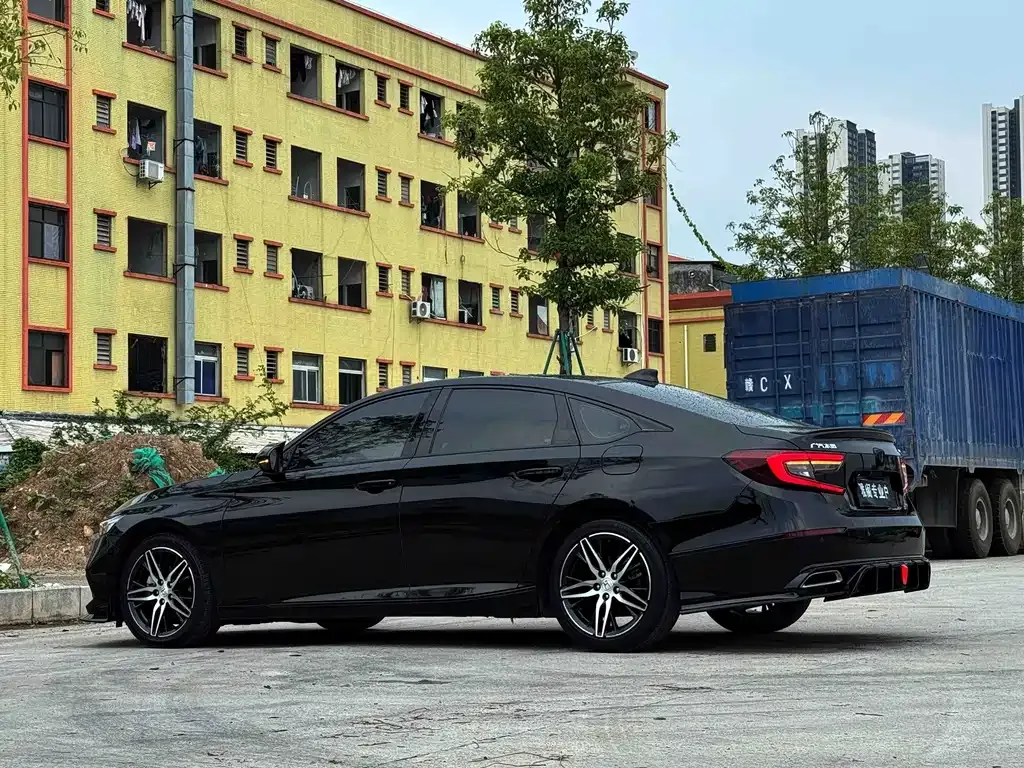Honda Accord — фото 6