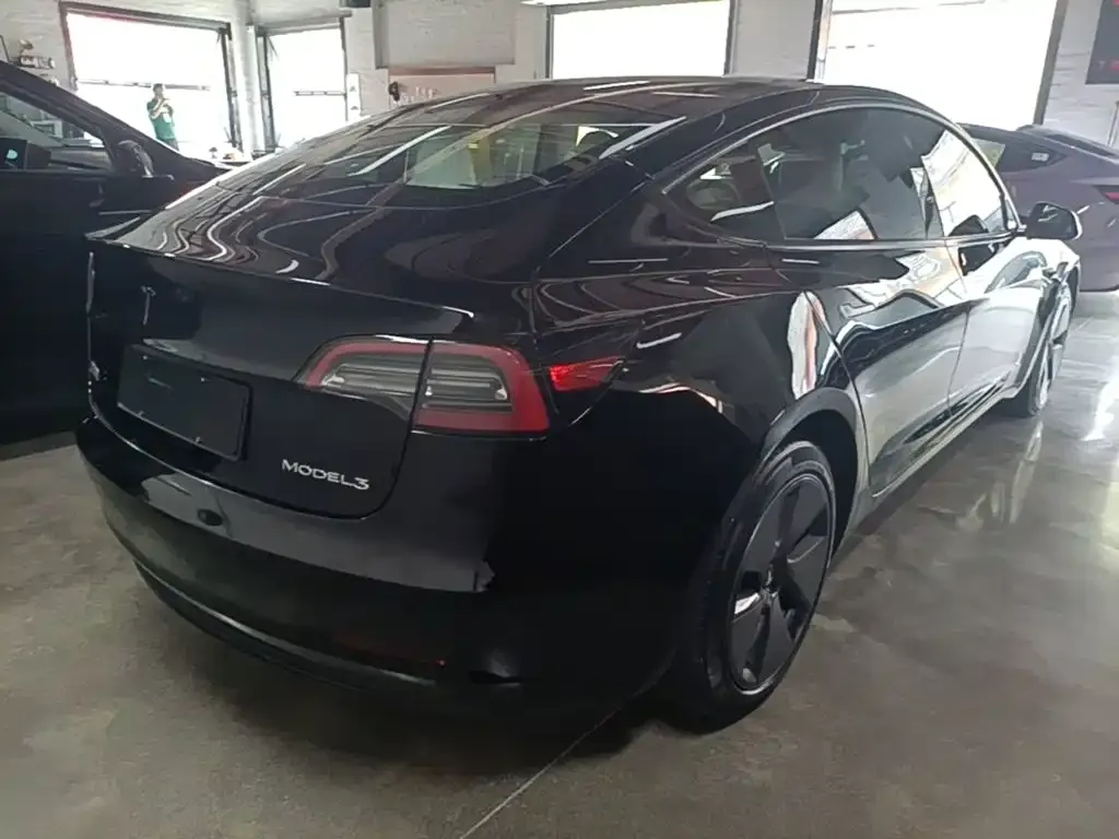 Tesla Model 3 — фото 5