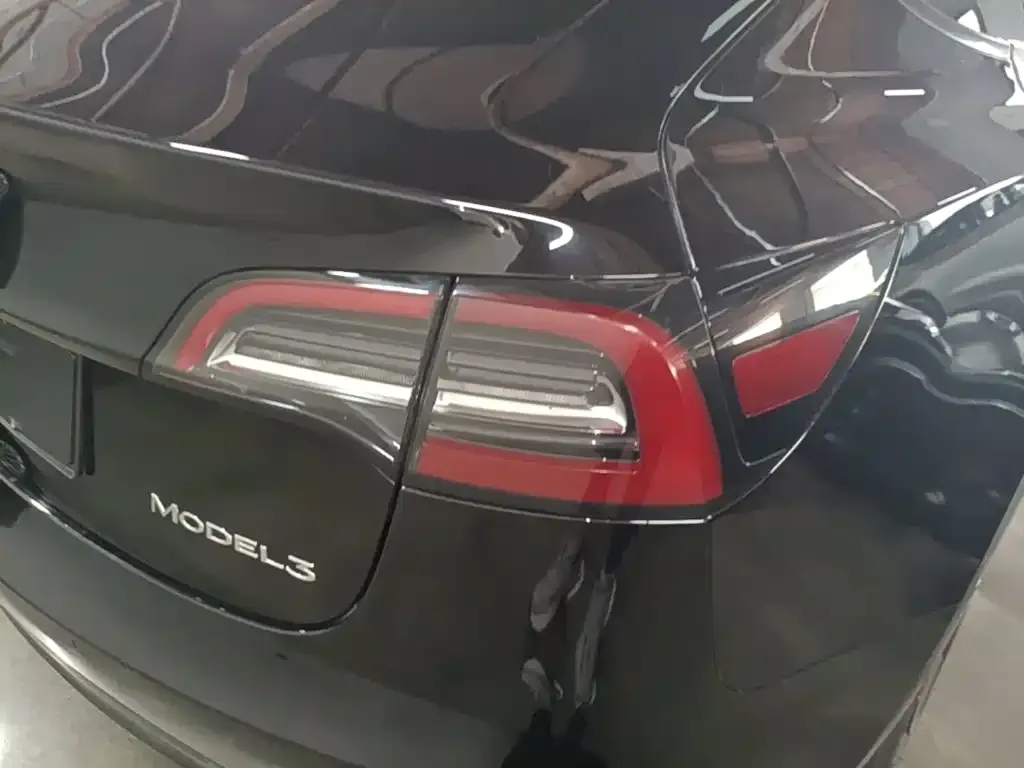 Tesla Model 3 — фото 3