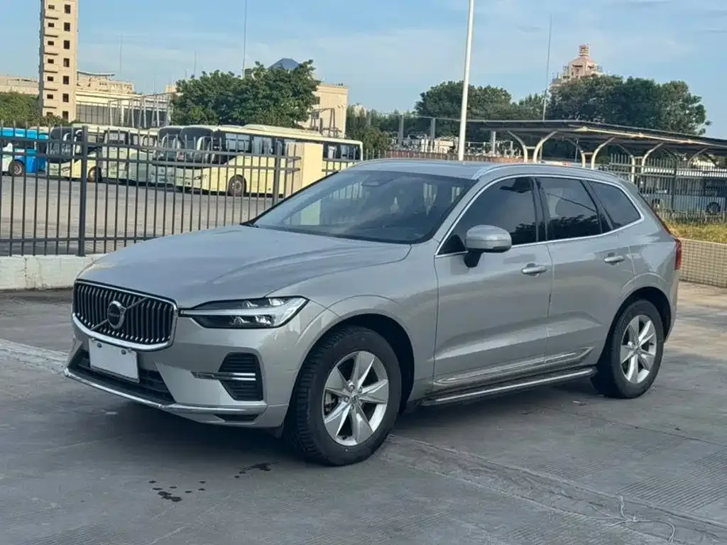 Volvo XC60 — фото 1
