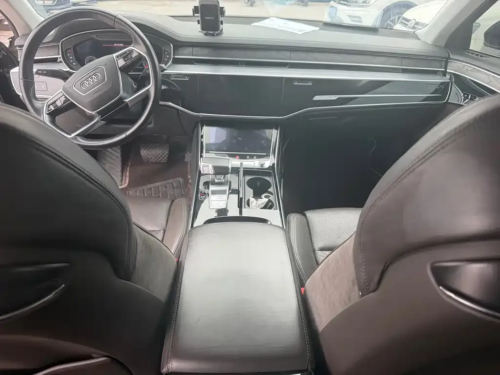 Audi A8 — фото 5
