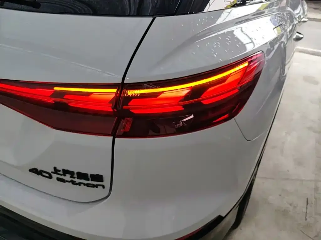 Audi Q5 e-tron — фото 3