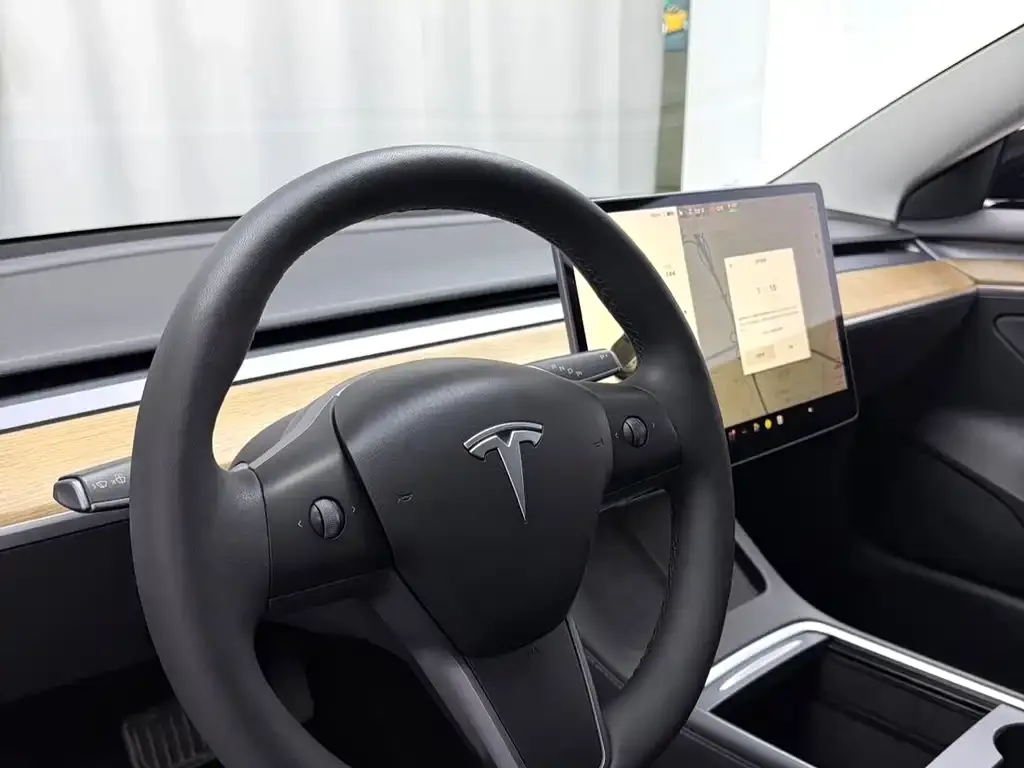 Tesla Model 3 — фото 5