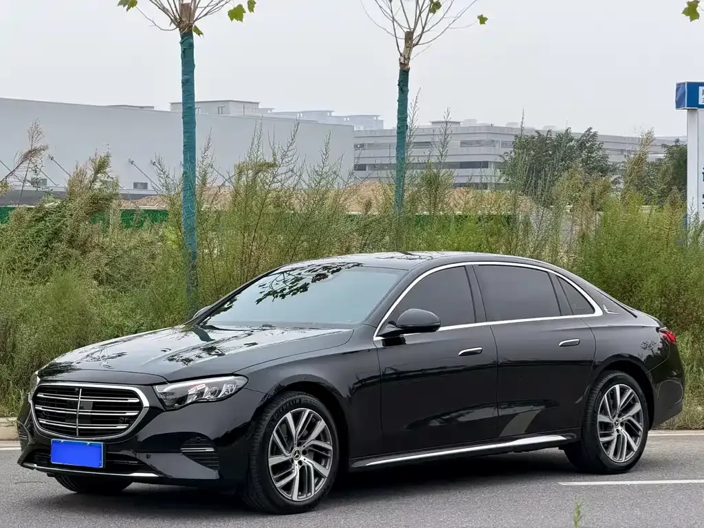 Mercedes-Benz E-Class — фото 1