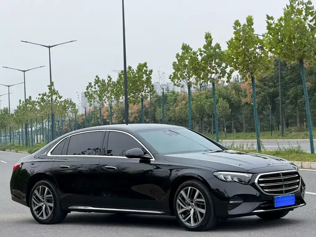 Mercedes-Benz E-Class — фото 4