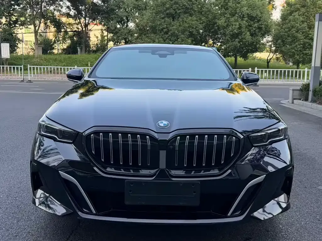 BMW 5 Series — фото 10