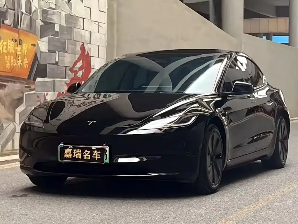 Tesla Model 3 — фото 1