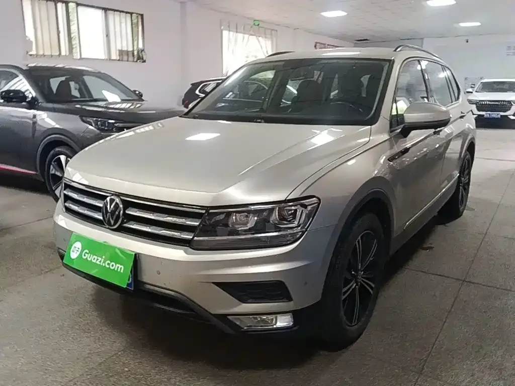 Volkswagen Tiguan L — фото 7