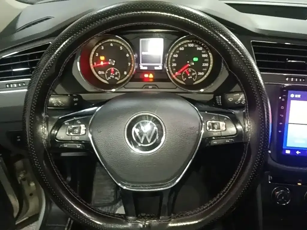 Volkswagen Tiguan L — фото 6