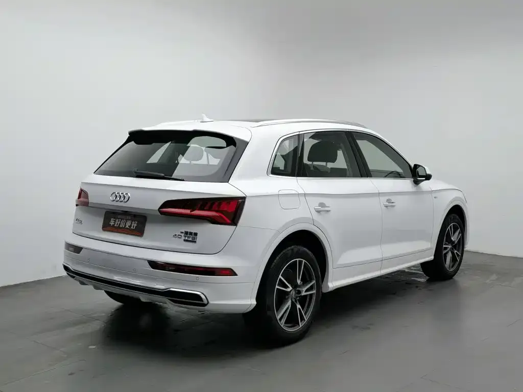 Audi Q5L — фото 10