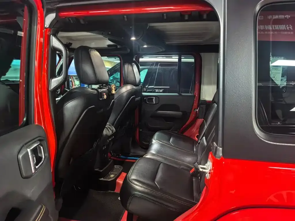 Jeep Wrangler — фото 5