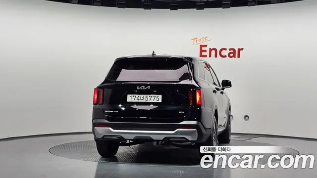 Kia Sorento — фото 10