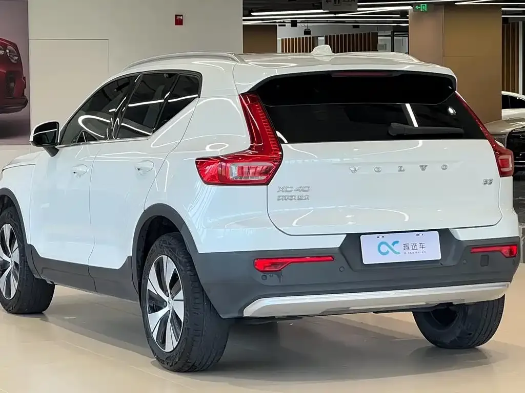 Volvo XC40 — фото 4