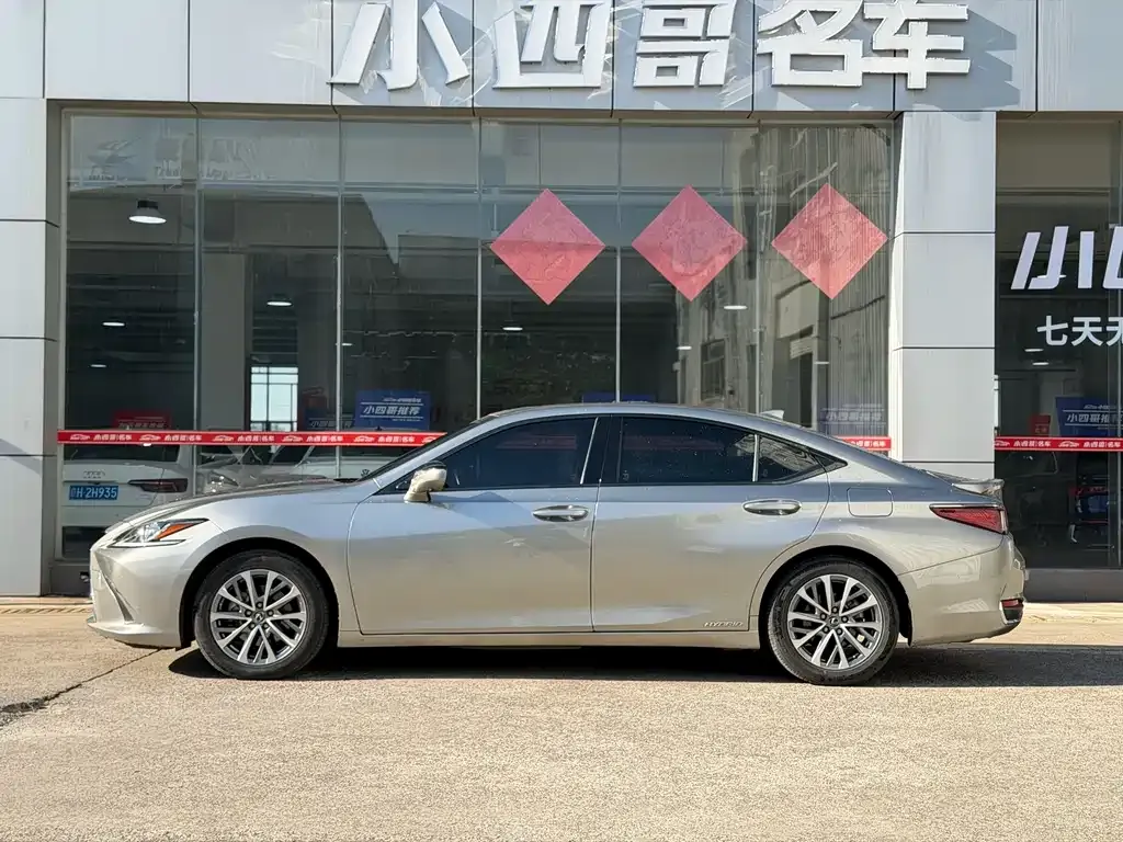 Lexus ES — фото 8