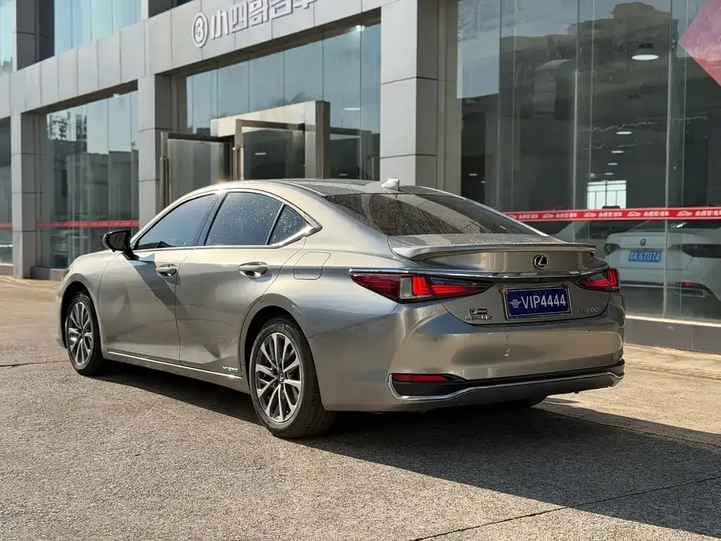 Lexus ES — фото 6