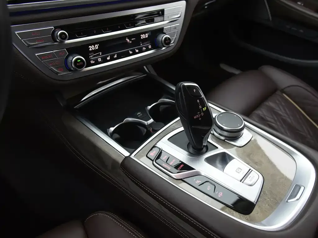 BMW 7 Series — фото 8