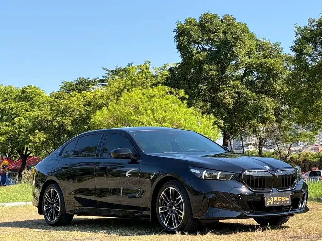 BMW 5 Series — фото 9