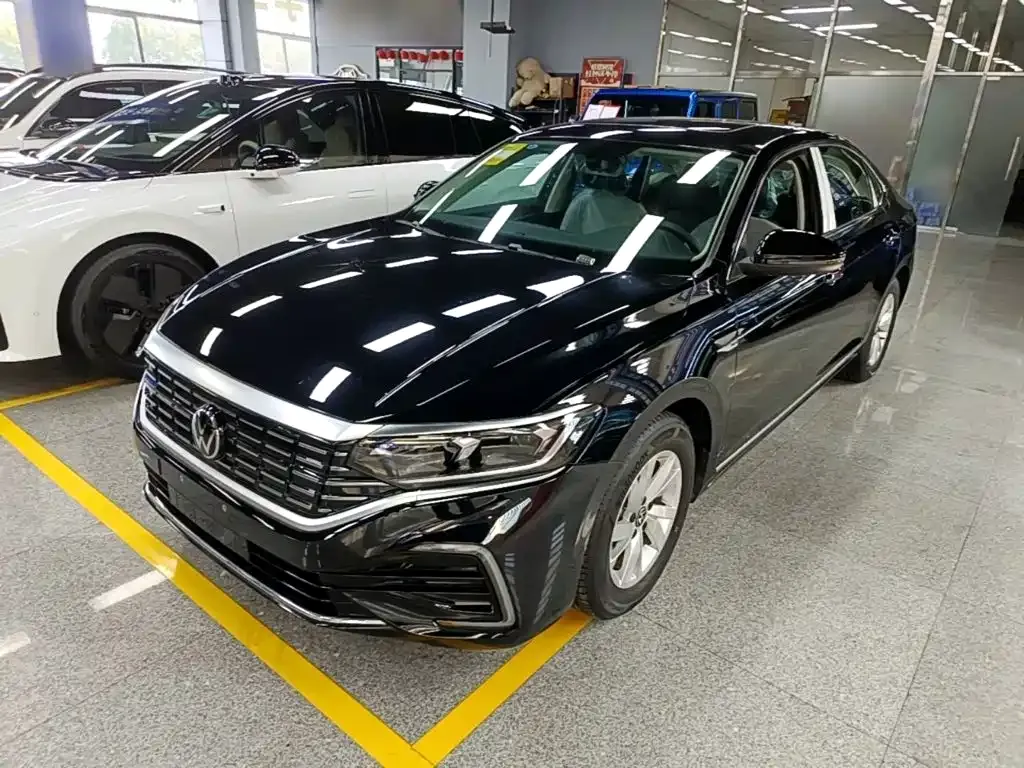 Volkswagen Passat PHEV — фото 7