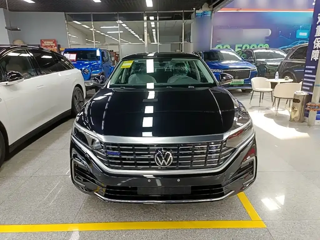 Volkswagen Passat PHEV — фото 8