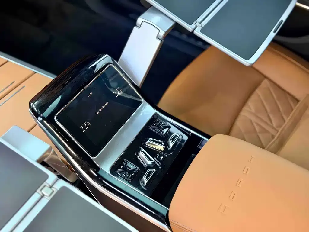 Audi A8 — фото 2