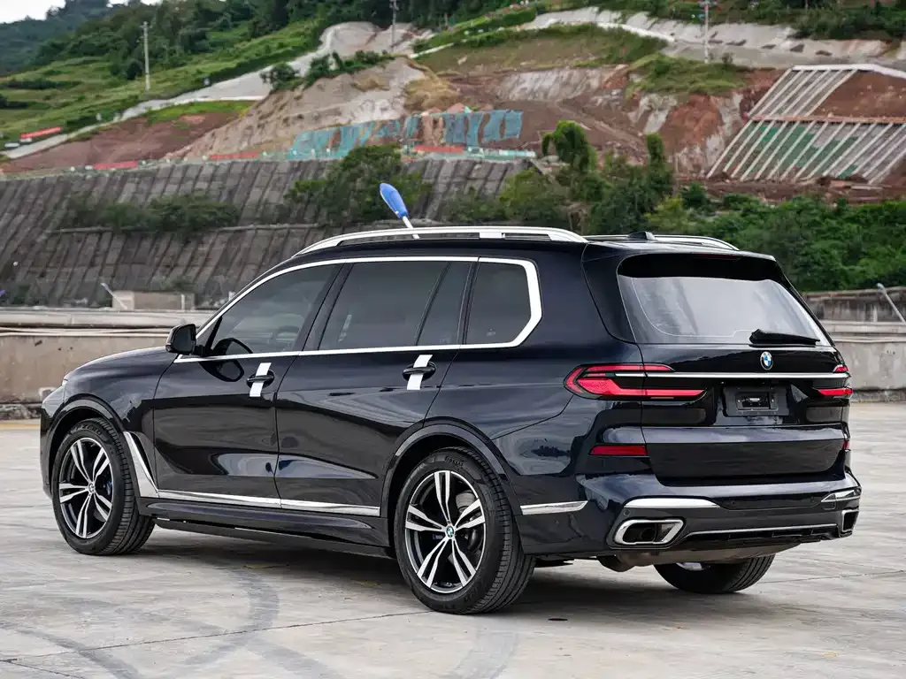 BMW X7 — фото 3