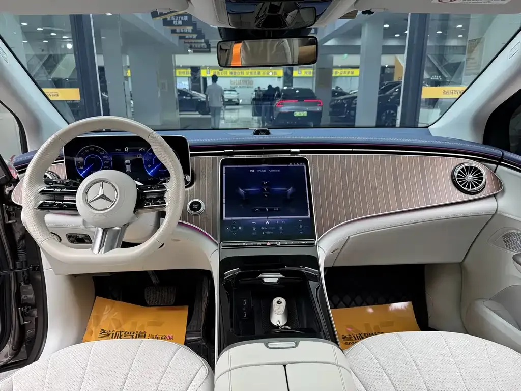 Mercedes-Benz EQE SUV — фото 2
