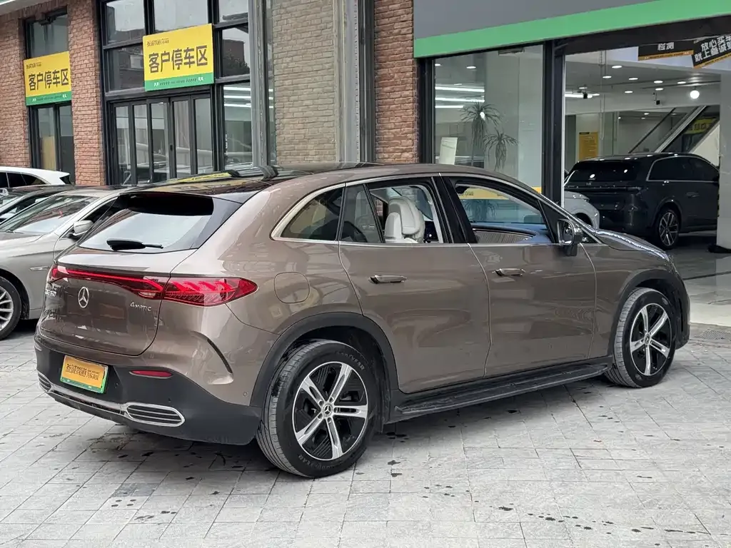 Mercedes-Benz EQE SUV — фото 9