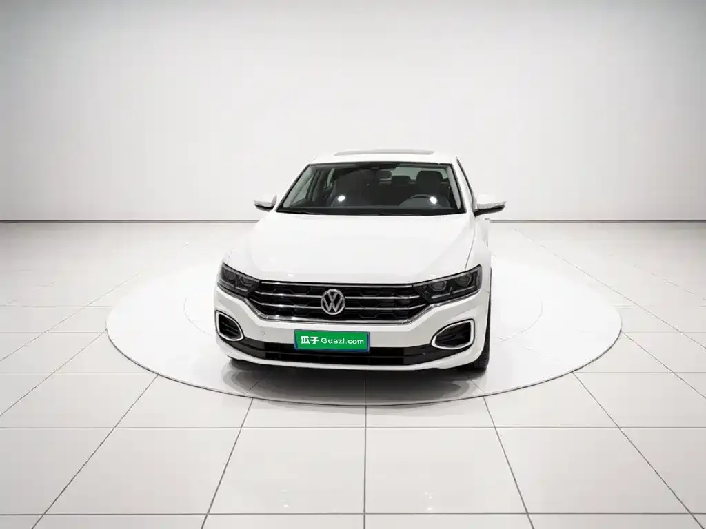 Volkswagen T-Roc — фото 8