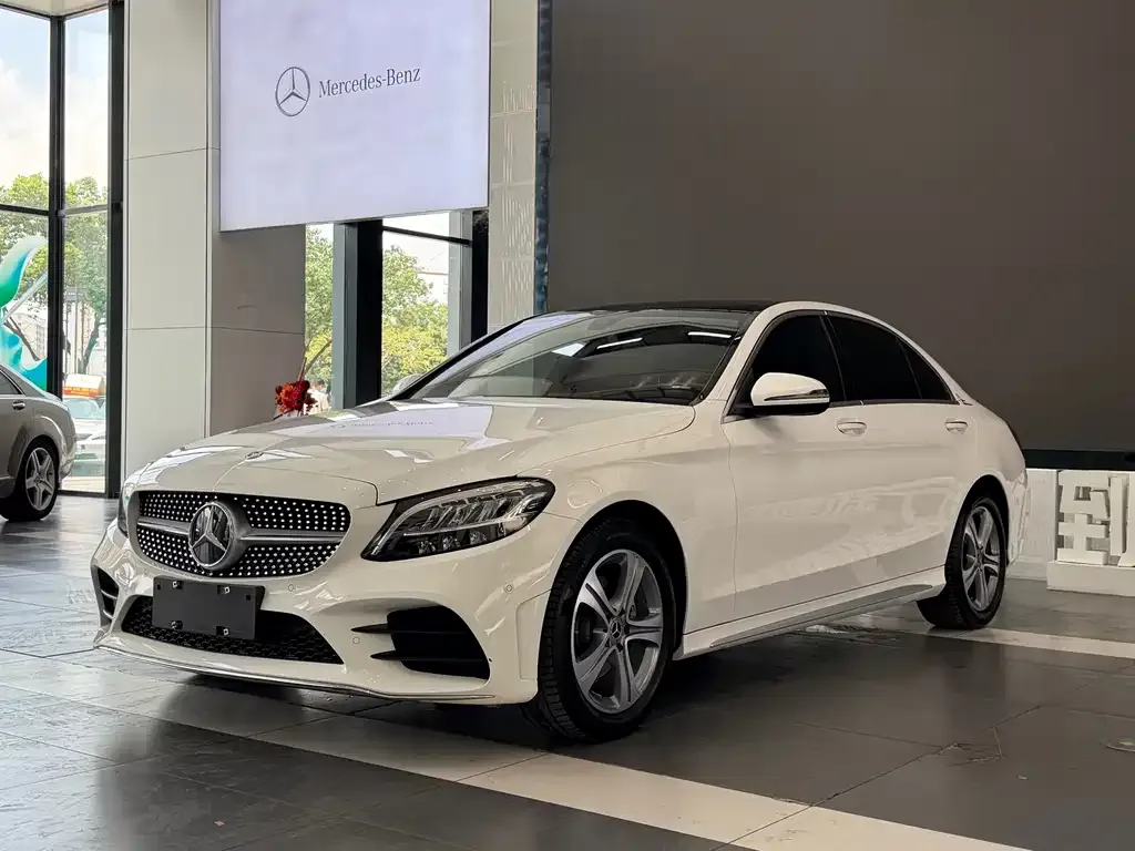 Mercedes-Benz C-Class — фото 1