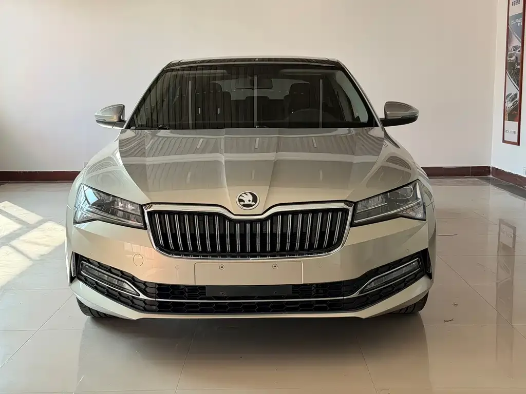 Skoda Superb — фото 1