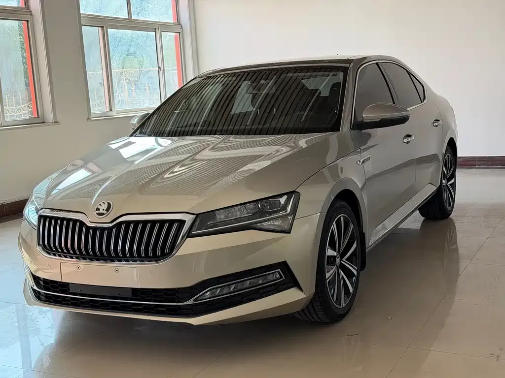 Skoda Superb — фото 5