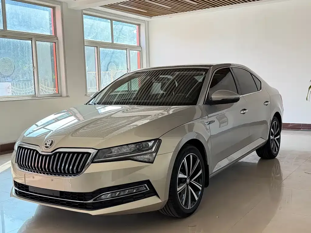 Skoda Superb — фото 4