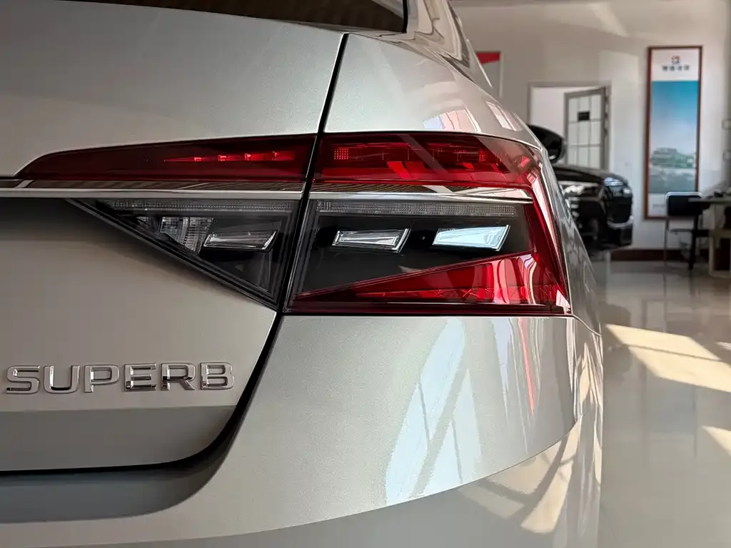 Skoda Superb — фото 6