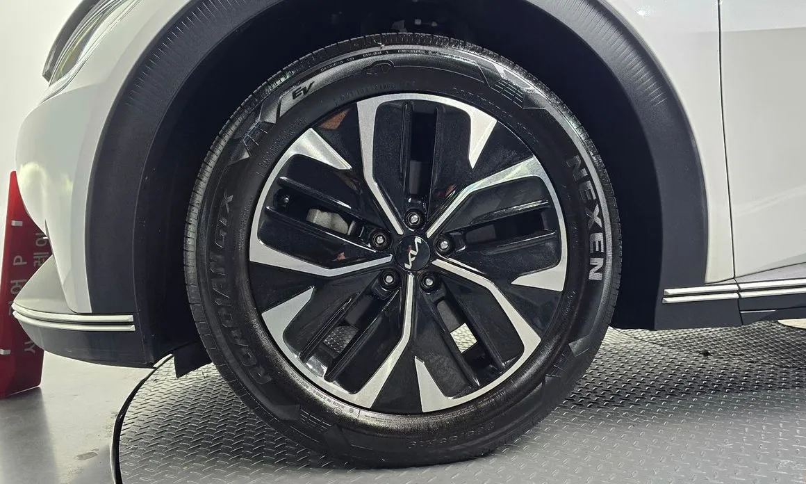 Kia EV6 — фото 9