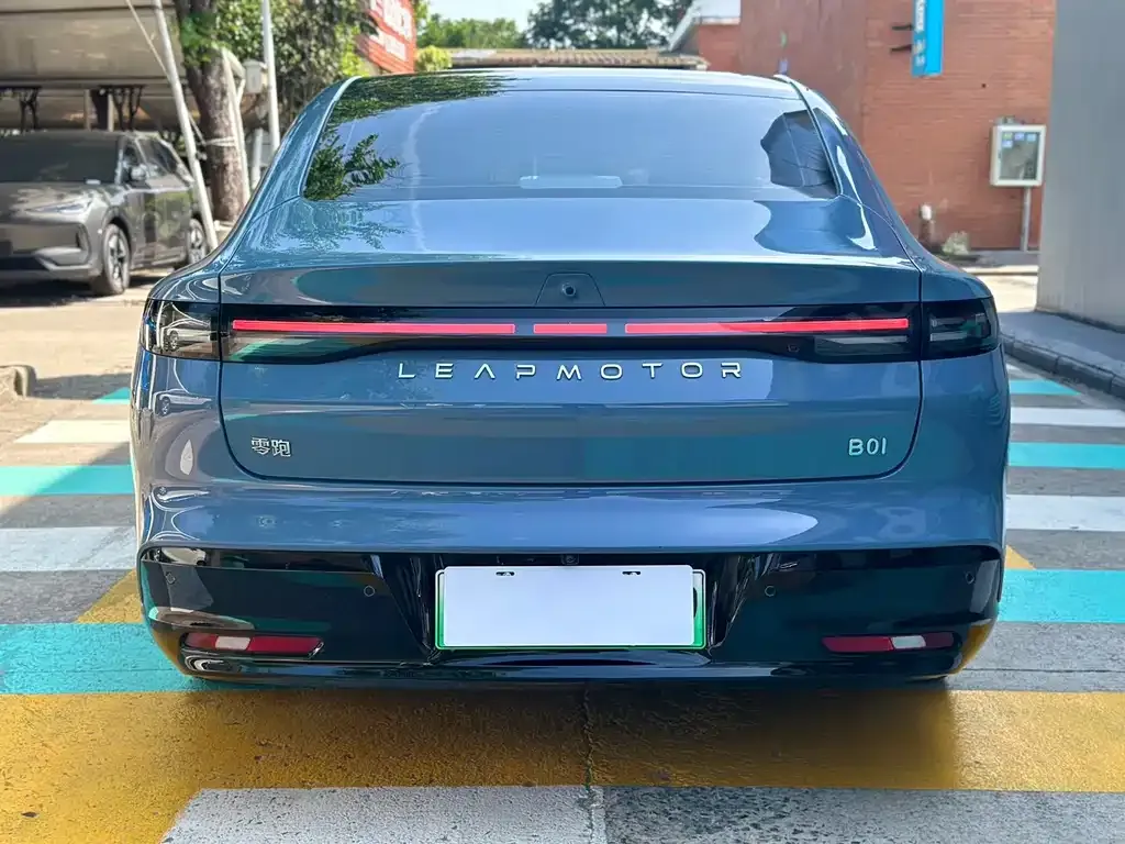 Leapmotor Leapmotor B01 — фото 2
